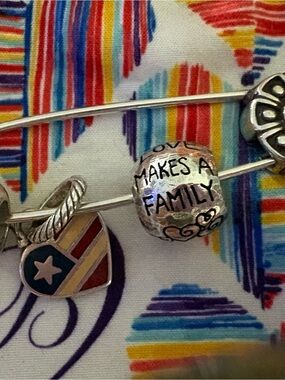 Silver Brighton rare pin with 3 beads family USA and pretty flowers w/ pouch
